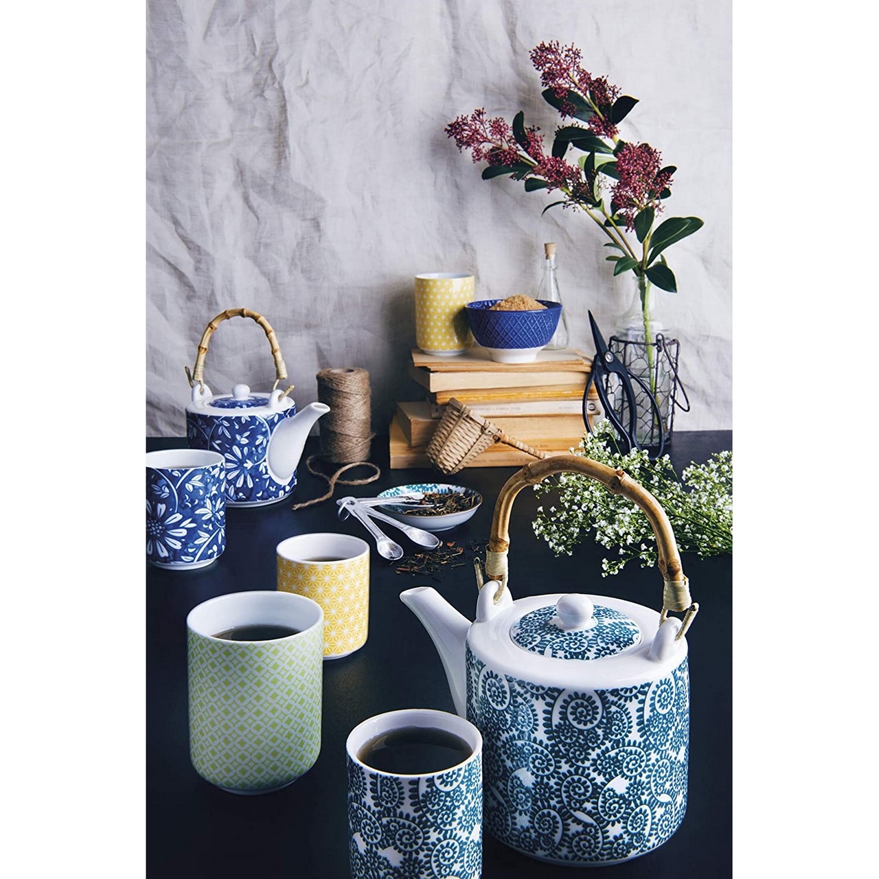 Acquista online Excelsa Oriented teapot 55 cl, porcelain with blue flowers decoration code 47918 Excelsa