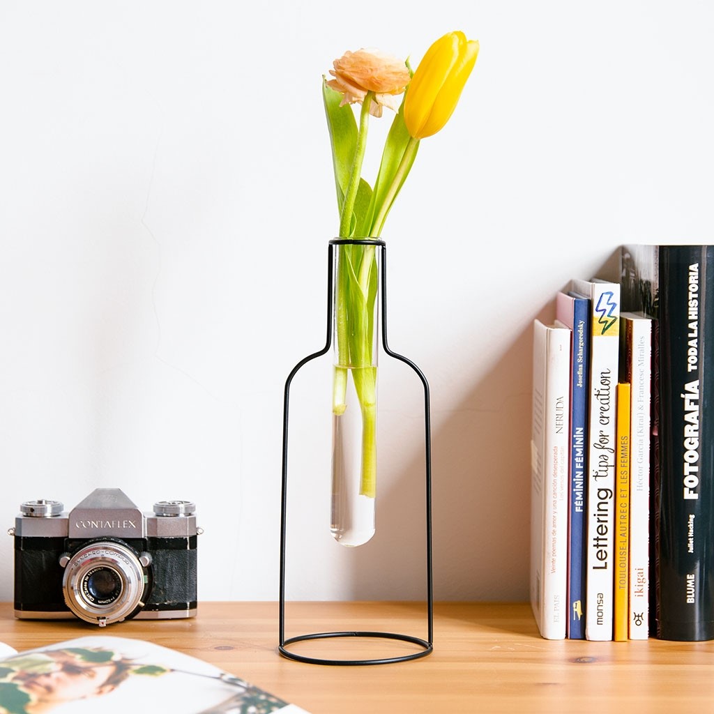 Acquista online Balvi Vaso metallo Bottle Silhouette nero 20 cm Balvi