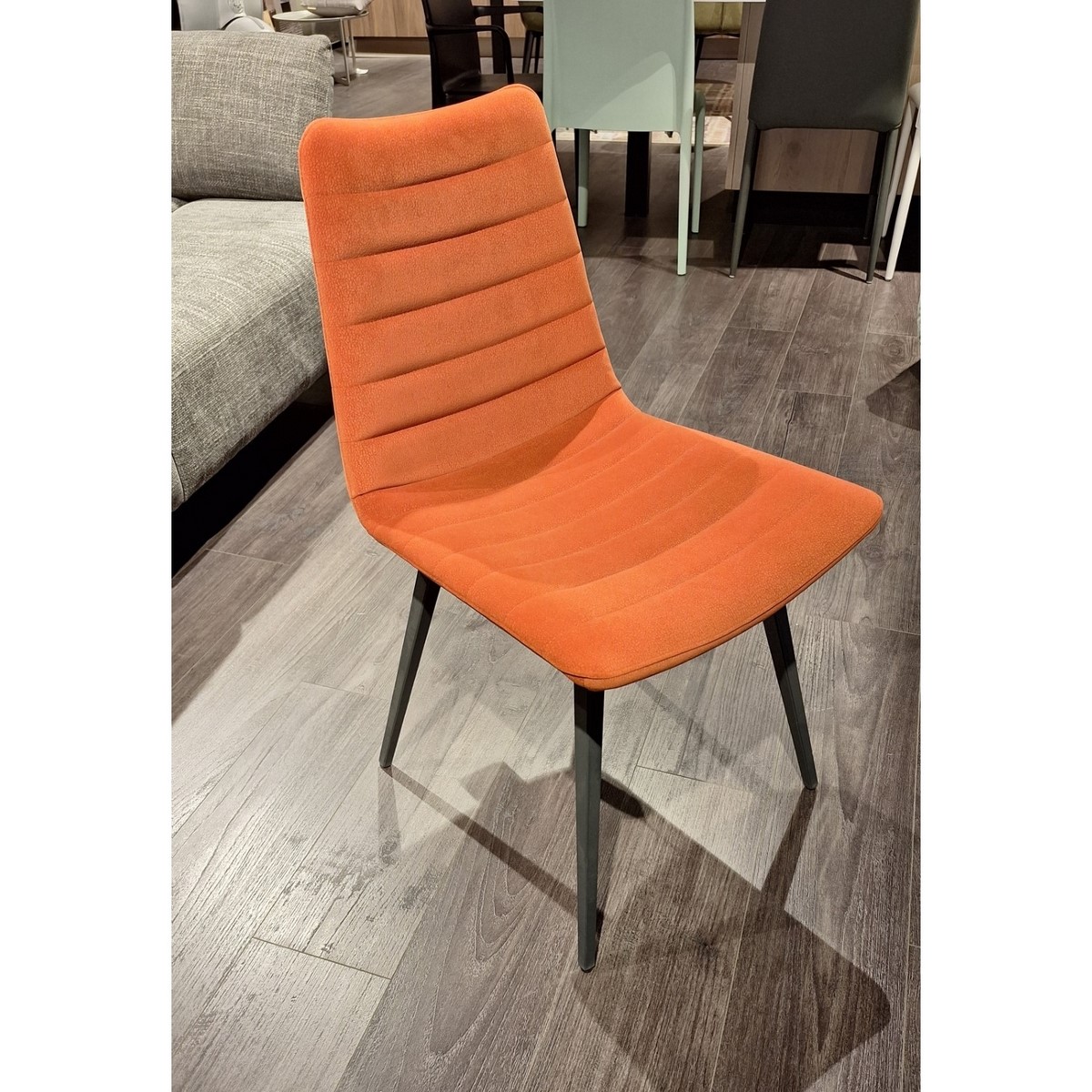 Midj set 4 chairs mod. Cover in orange Carubu fabric Af Interni