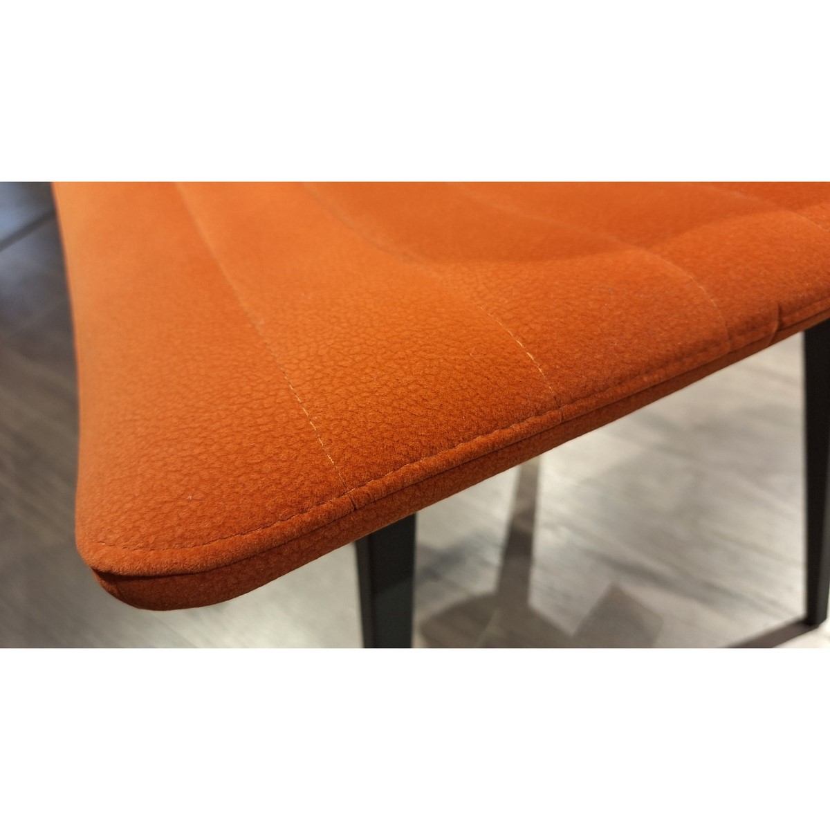 Midj set 4 chairs mod. Cover in orange Carubu fabric Af Interni