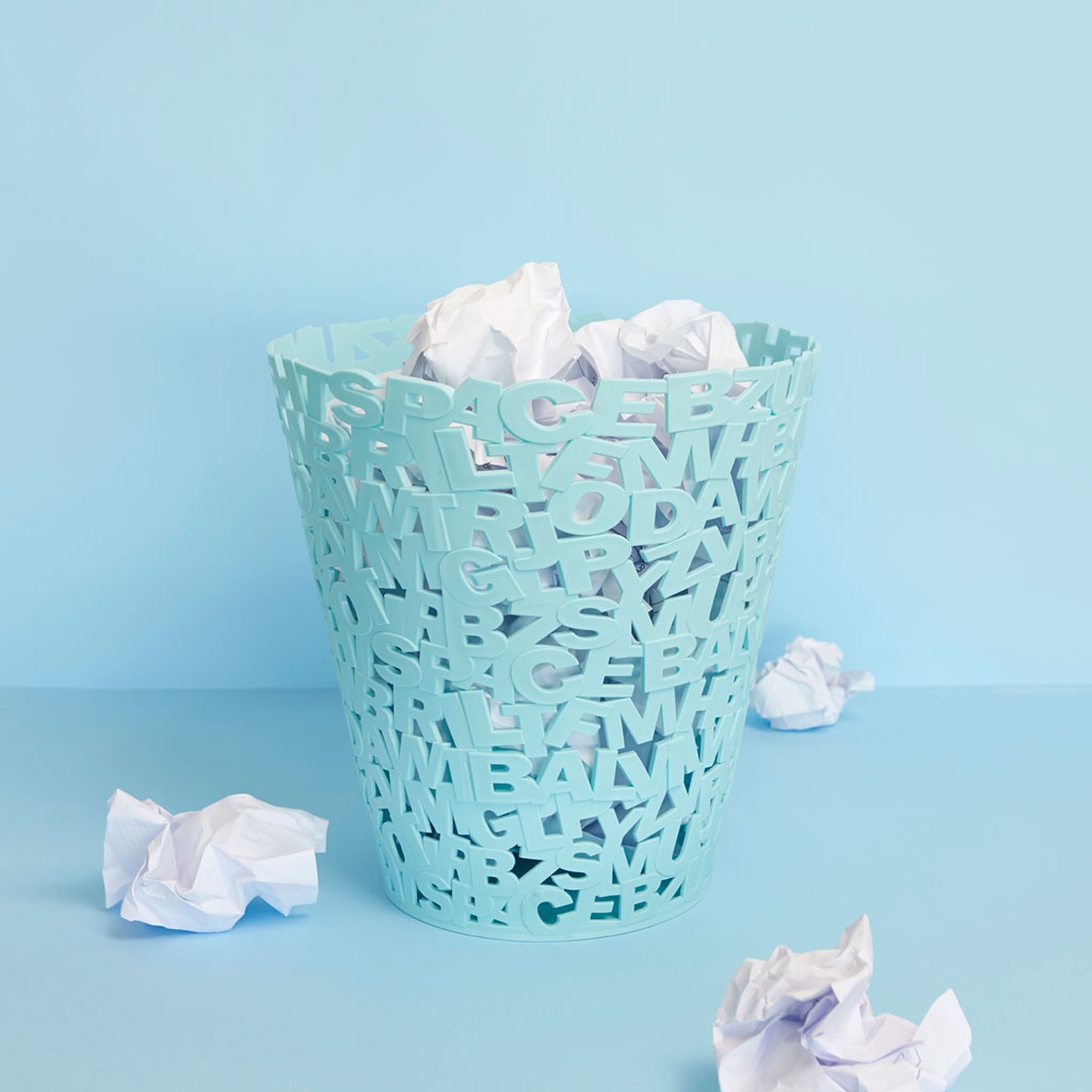 Acquista online Balvi Poubelle en papier Lettre plastique turquoise Balvi